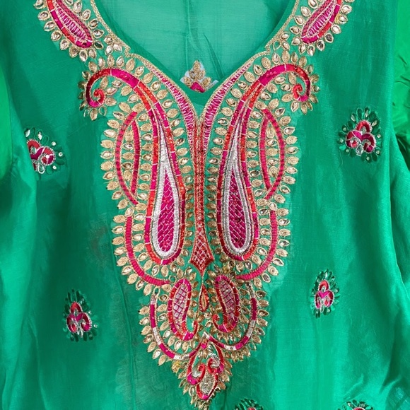 Indian Pakistani Green Salwar Kameez - Picture 4 of 7